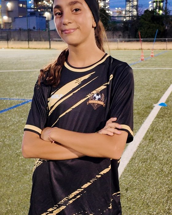 Joueuse de West Rise Academy en tenue de l'académie